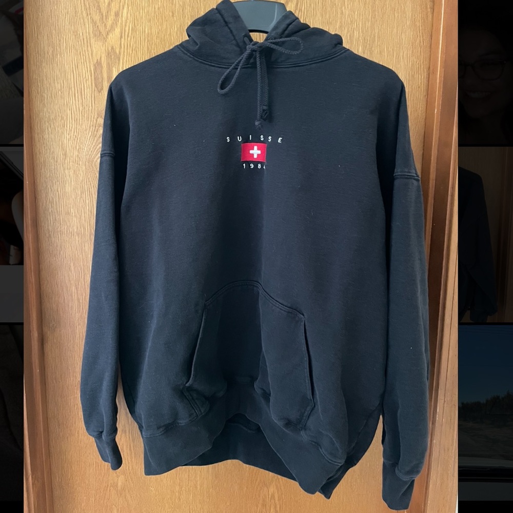 Brandy Melville Black Hoodie Sweatshirt Suisse 1984